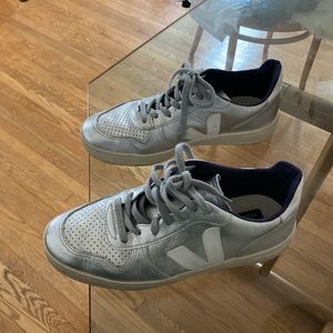 veja silver sneakers